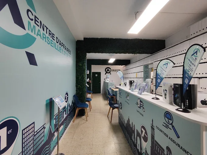 Le comptoir d'une agence TAMEL à Marseille, boîtes postales et espace conseil